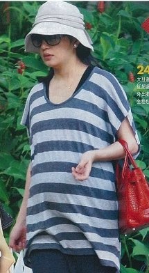 章子怡抢赵薇老公？ 赵薇好友：这是杂志在瞎编