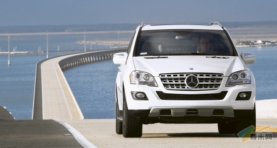 梅赛德斯奔驰ML300 4MATIC