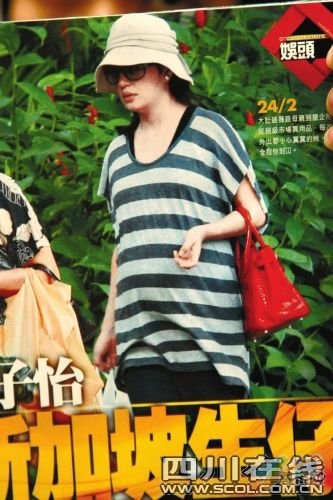 赵薇剖腹产女传照片价百万 粉丝取名叫黄小薇