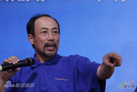 孙海英斥演艺界浮躁批冯小刚“装洋蒜”(组图)