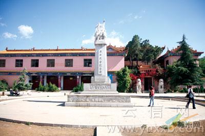 4名少年半夜翻墙离校街头围殴女精神病人致死