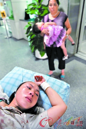 女子疑买肉不足秤与档主互砍(图)