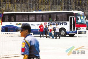 12：10分，部分人质被释放。