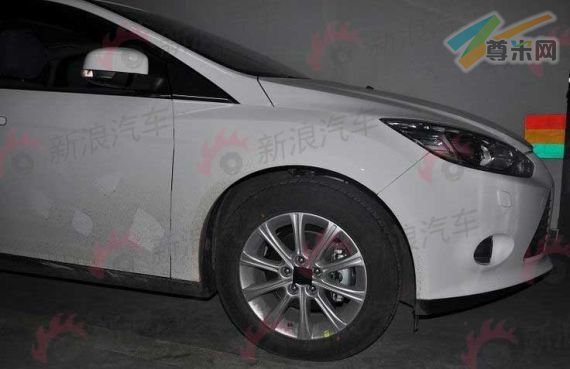 采用16寸铝合金轮毂