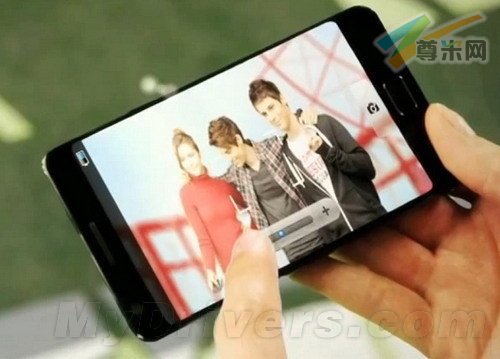 三星新机皇Galaxy S III再曝光：窄边设计
