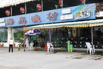 “宰客门”事件经曝光后，三亚的海鲜大排档门庭冷落。