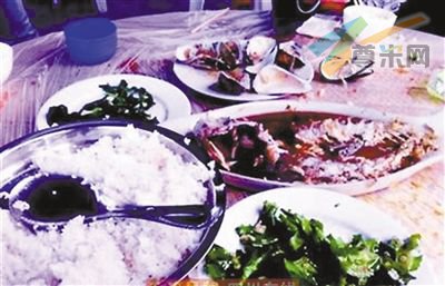 罗迪微博曝光的天价排档，“三个菜价格4000元”。